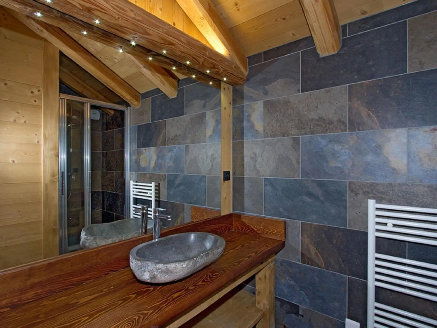 Beautiful 14-person chalet with sauna and private swimming pool in Les Deux Alpes
