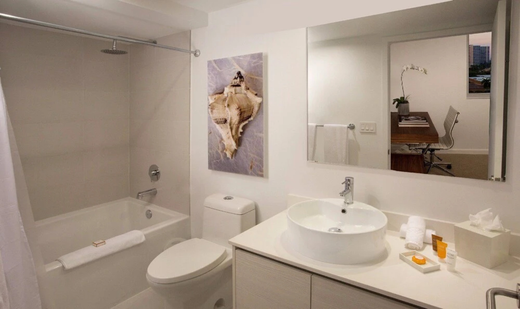 Stunning Bay Front 3 Bed Private Floor Apt 2001 @ BW Resort Miami