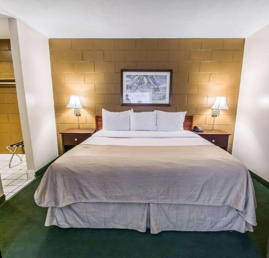 Econo Lodge Cocoa Beach - near the Port