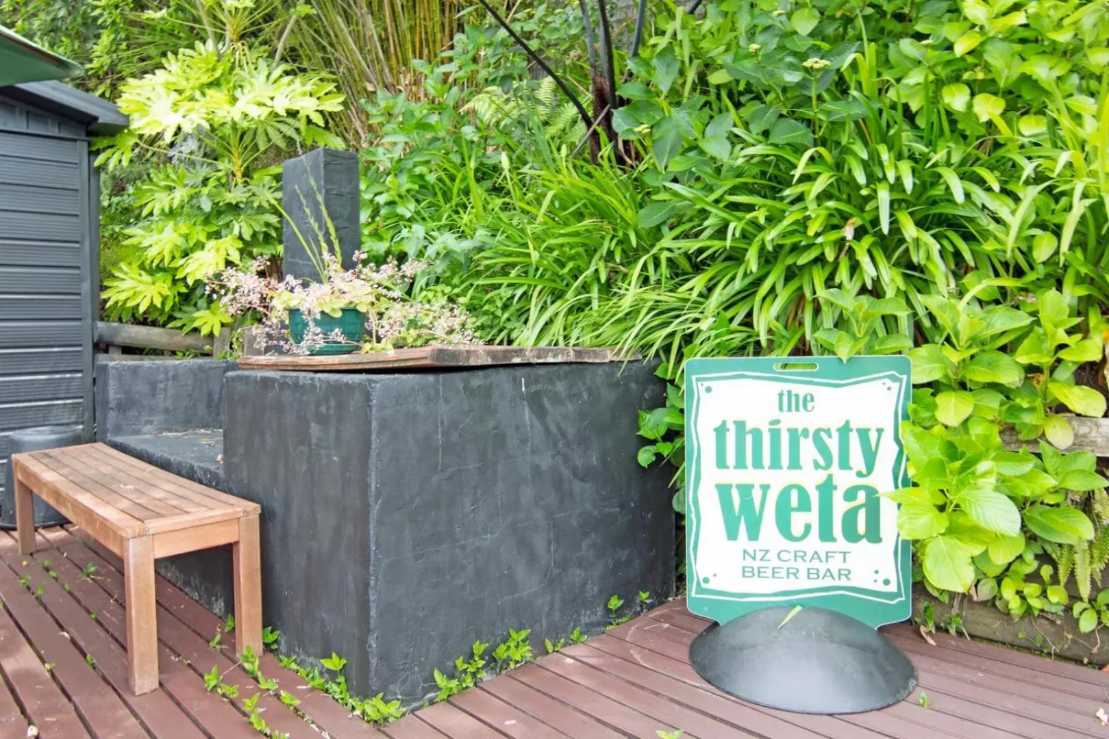 Thirsty Weta Belvue - Havelock Holiday Home