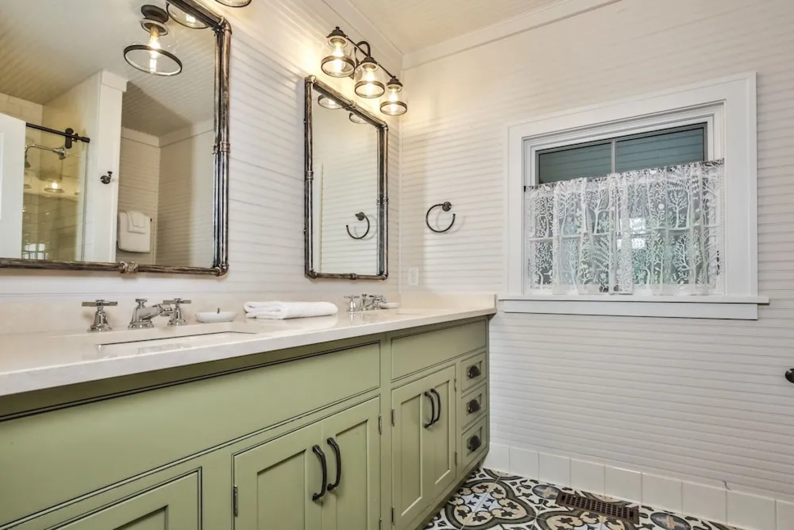 Indian Point Manor - Hiller Vacation Homes 2 Bedroom Cottage