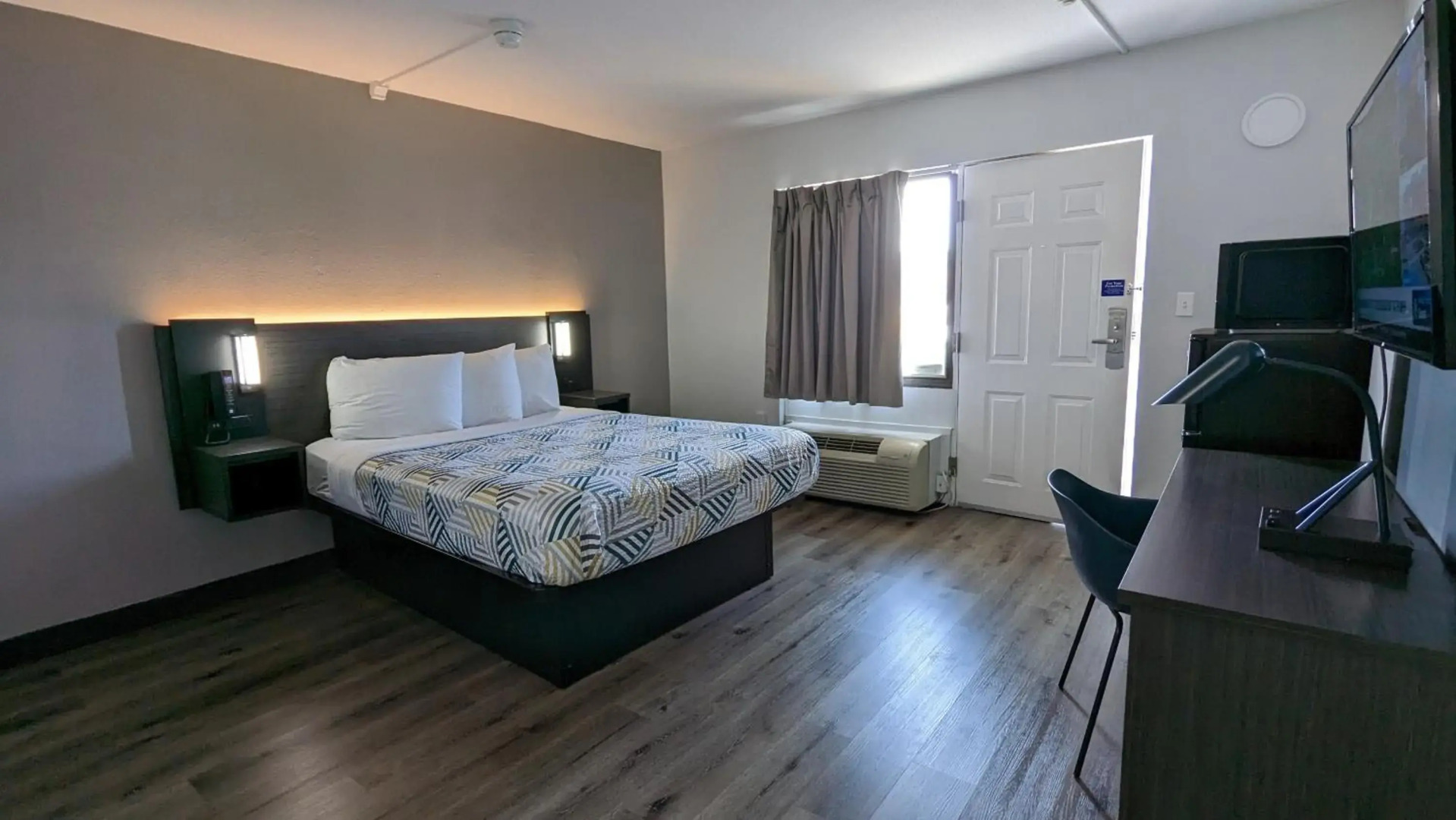 Motel 6 Leominster, MA