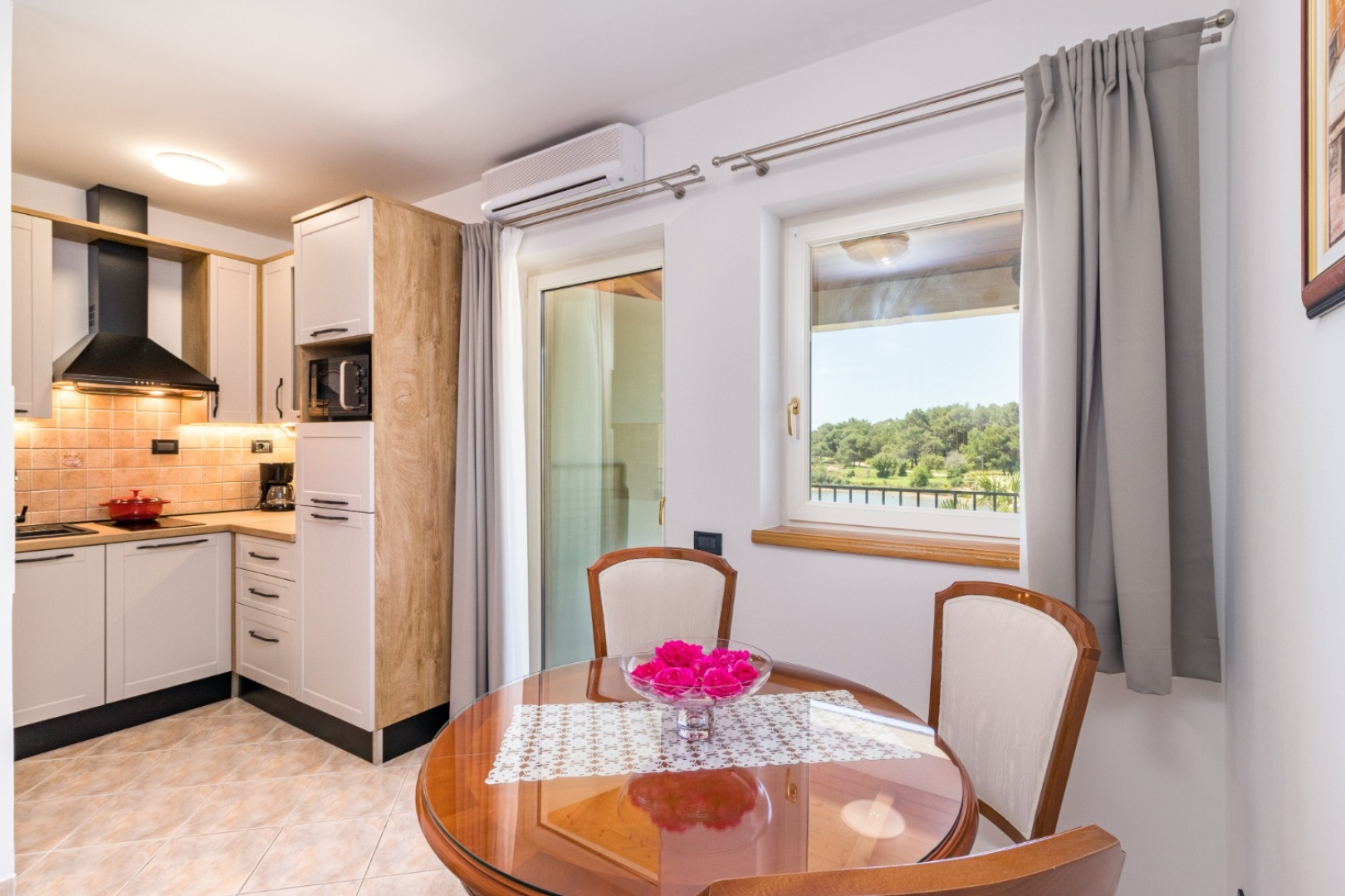 Apartment Escape - 20 m from sea: Red Medulin, Istria