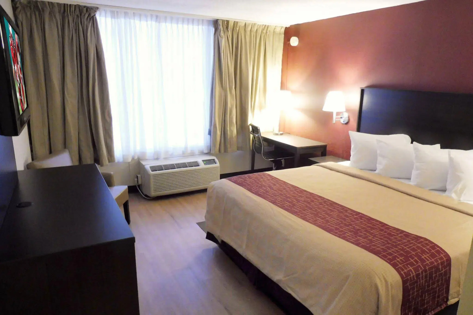 HomeTowne Studios by Red Roof & Conference Center Cortland