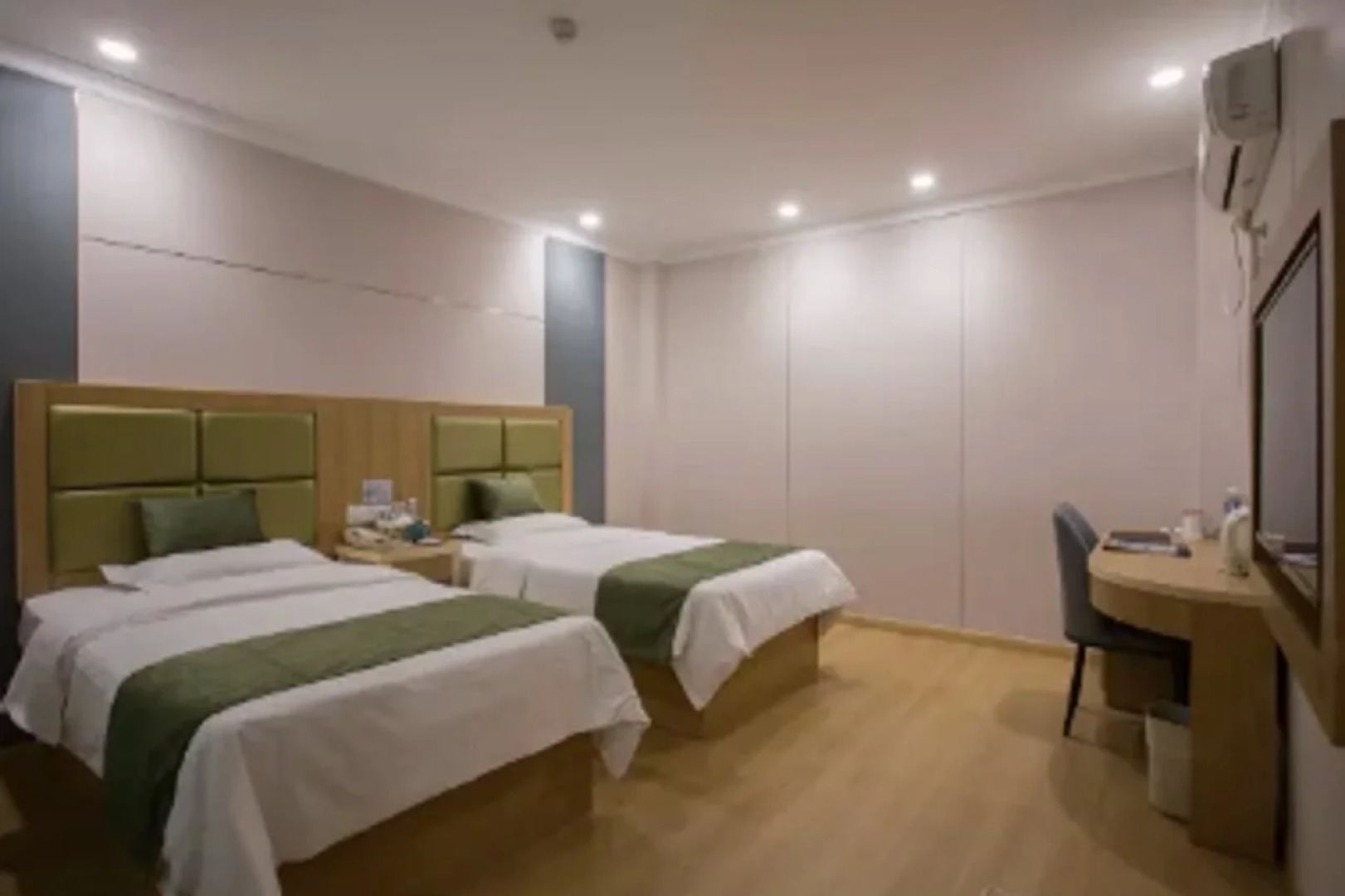 GreenTree Inn Anhui Wuhu Yinhu North Road Fangte World Resort South Gate Business Hotel