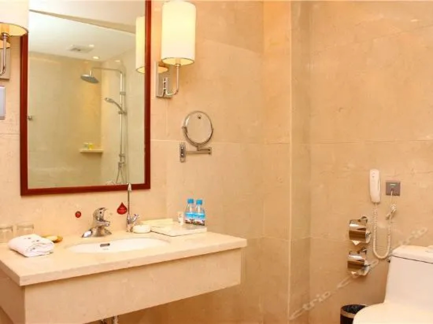 Junhui Jianguo Hotel