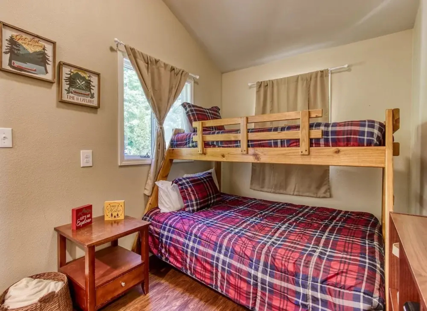 Deer & Doe by HoneyBearCabins