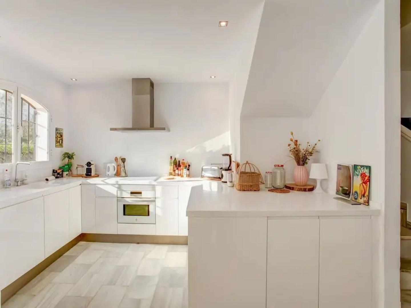 Relaxed Retreat With Pool