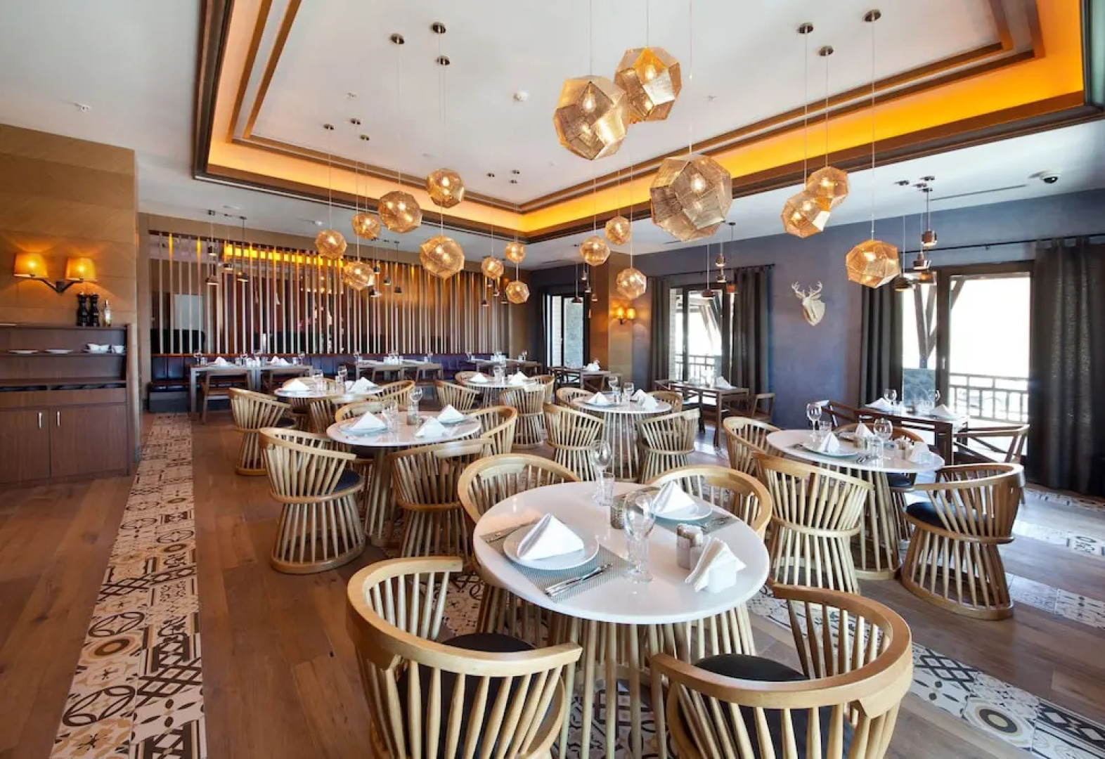 Magna Pivot Hotel - Boutique Class