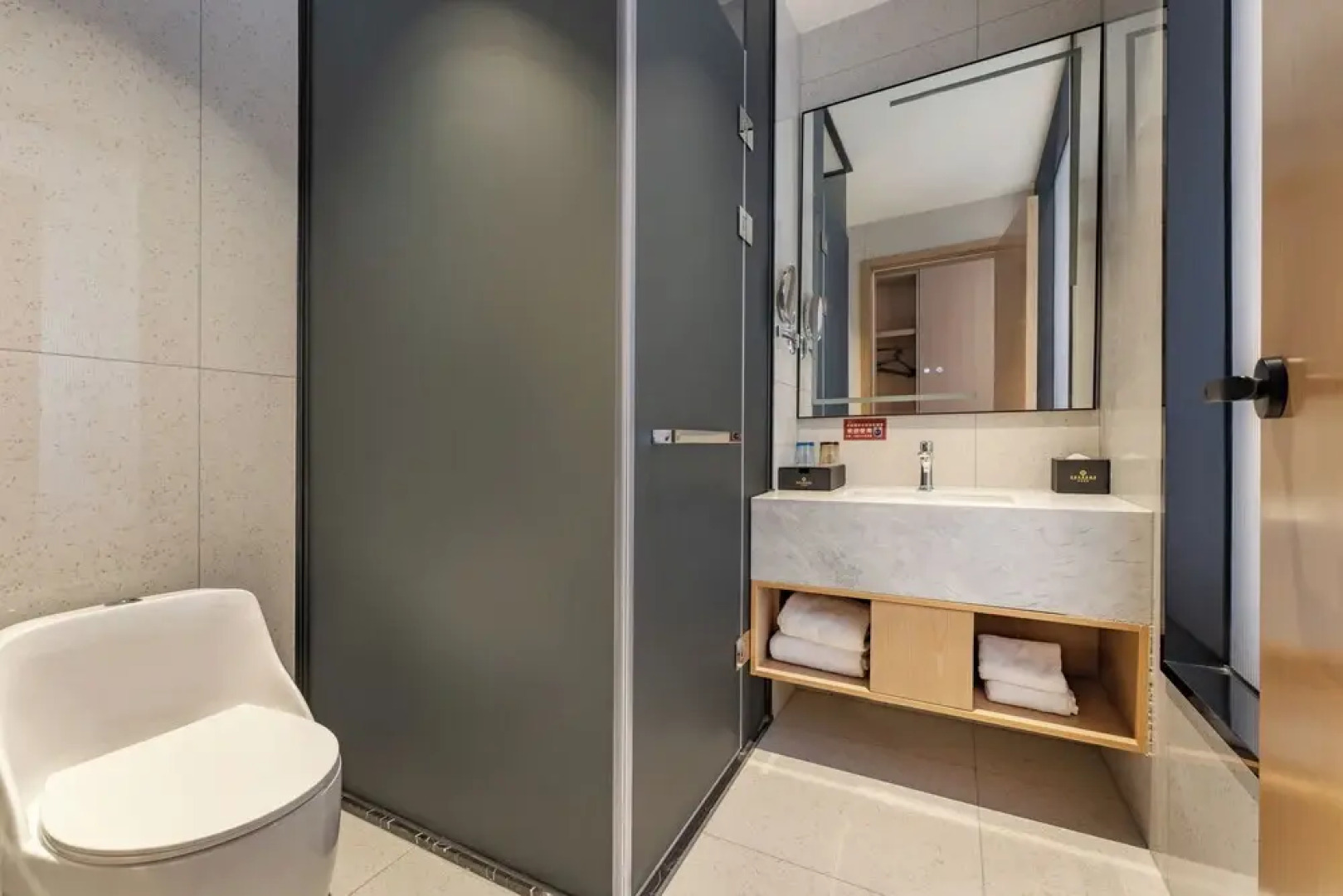 Wanzai Yijia La Maison Hotel