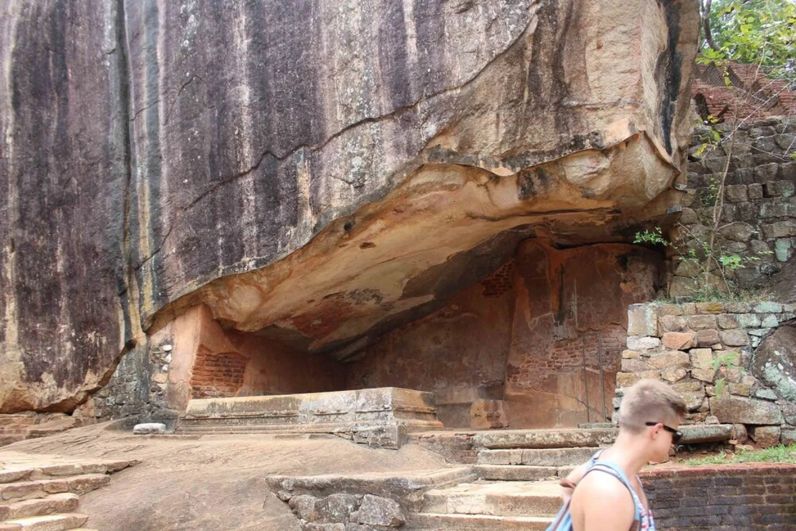 Yoho Sadewa Holiday Inn