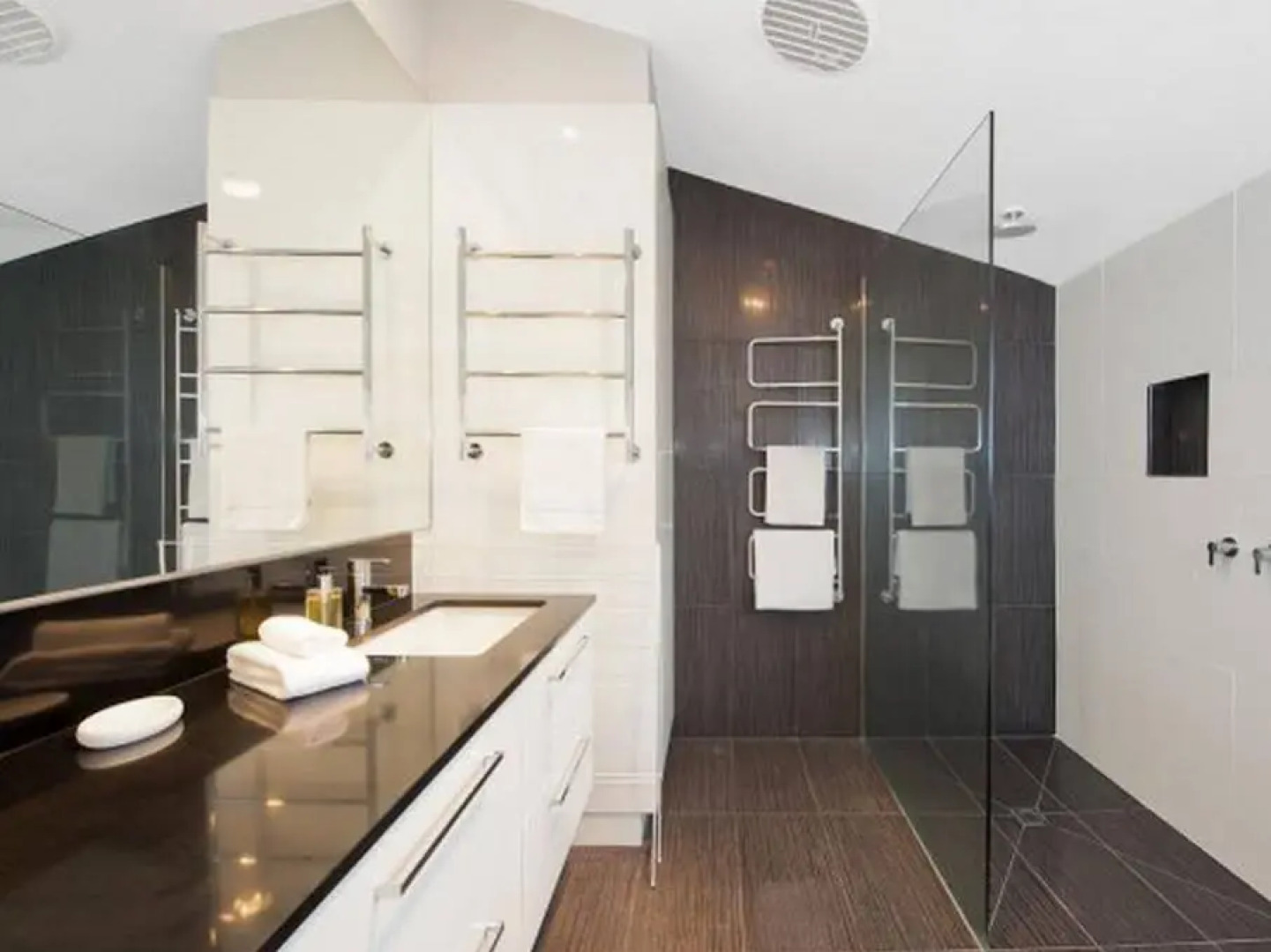 Apollo Bay By The Beach