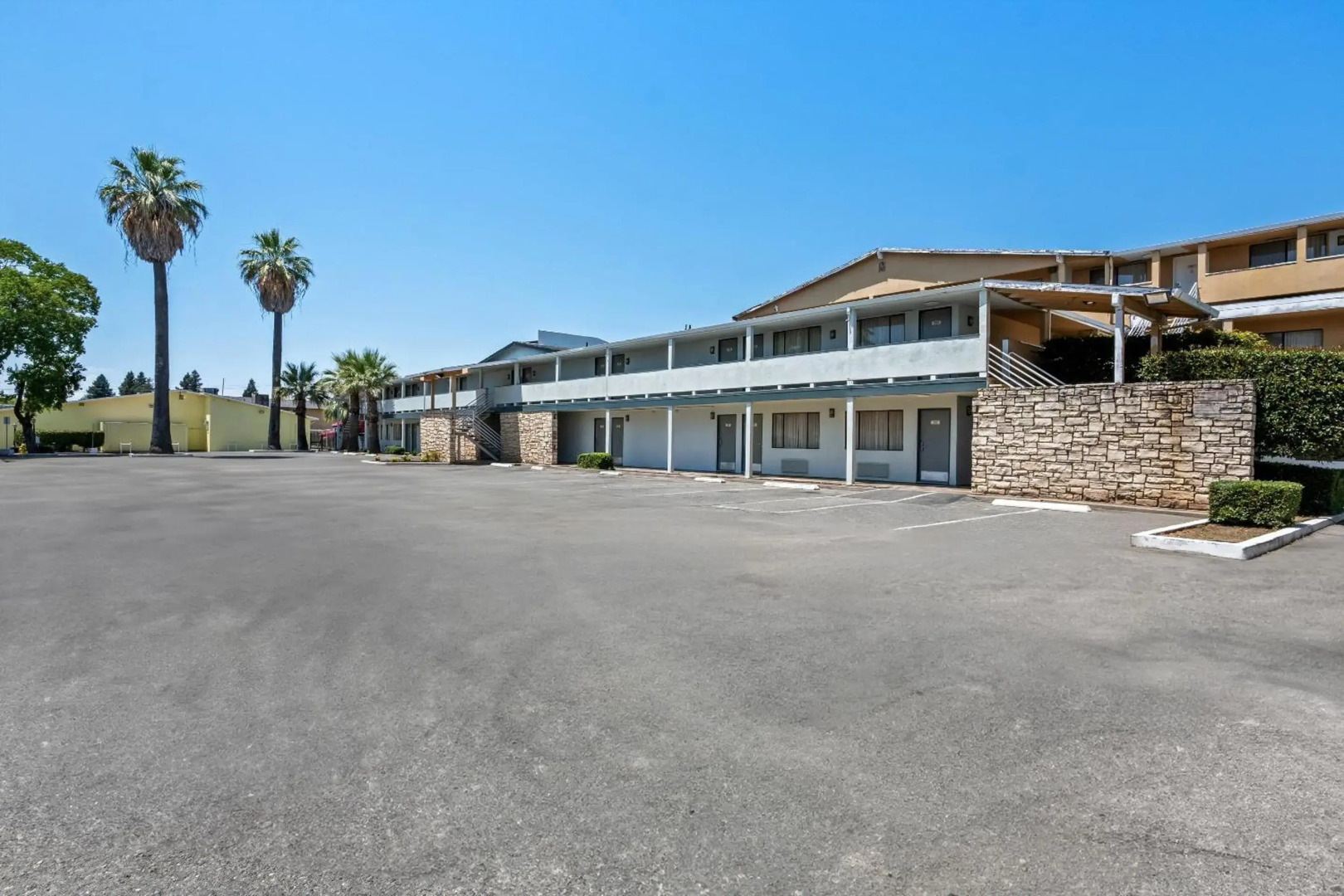 HomeTowne Studios by Red Roof Yuba City Bonanza – Marysville