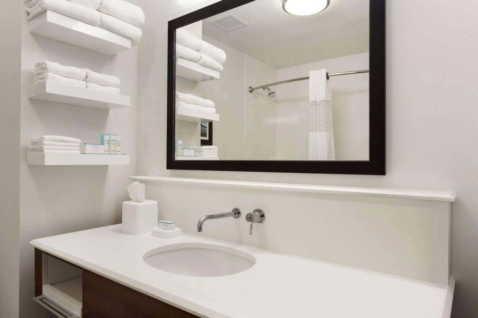 Holiday Inn Express and Suites Kalamazoo West by IHG