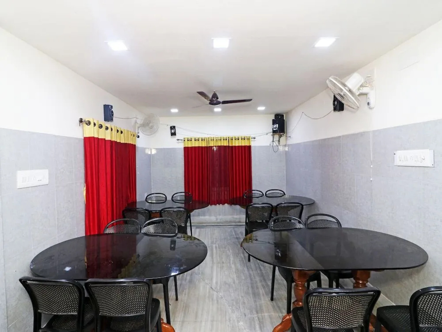 OYO 18666 Annapurna Plaza