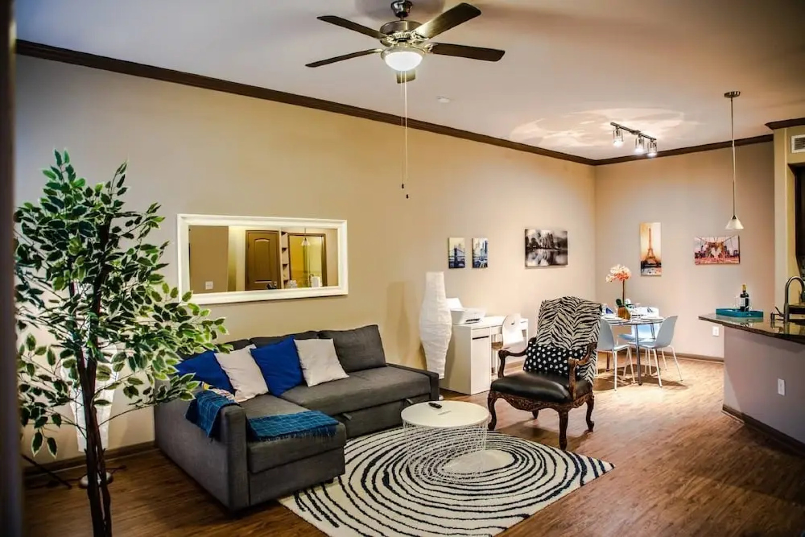 Stunning Modern Home Gated Community Pool & Gym