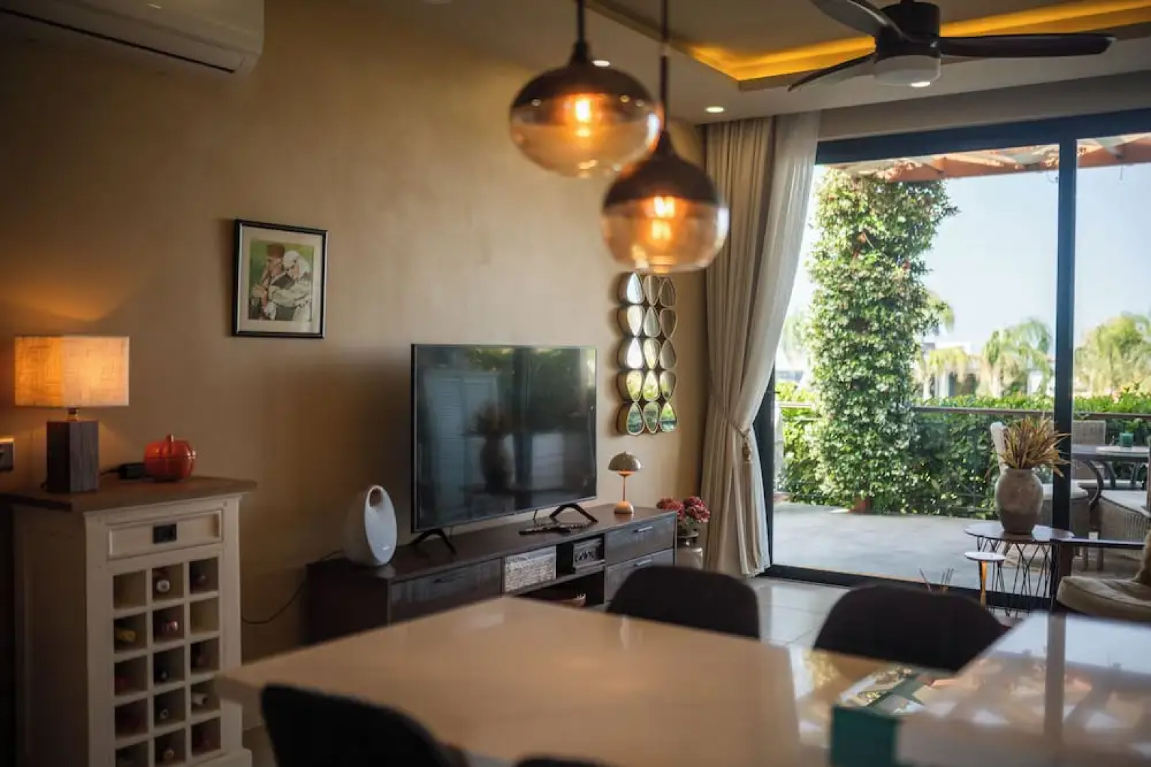 Modern and Cozy Designer Apartment in Relaxing Environment