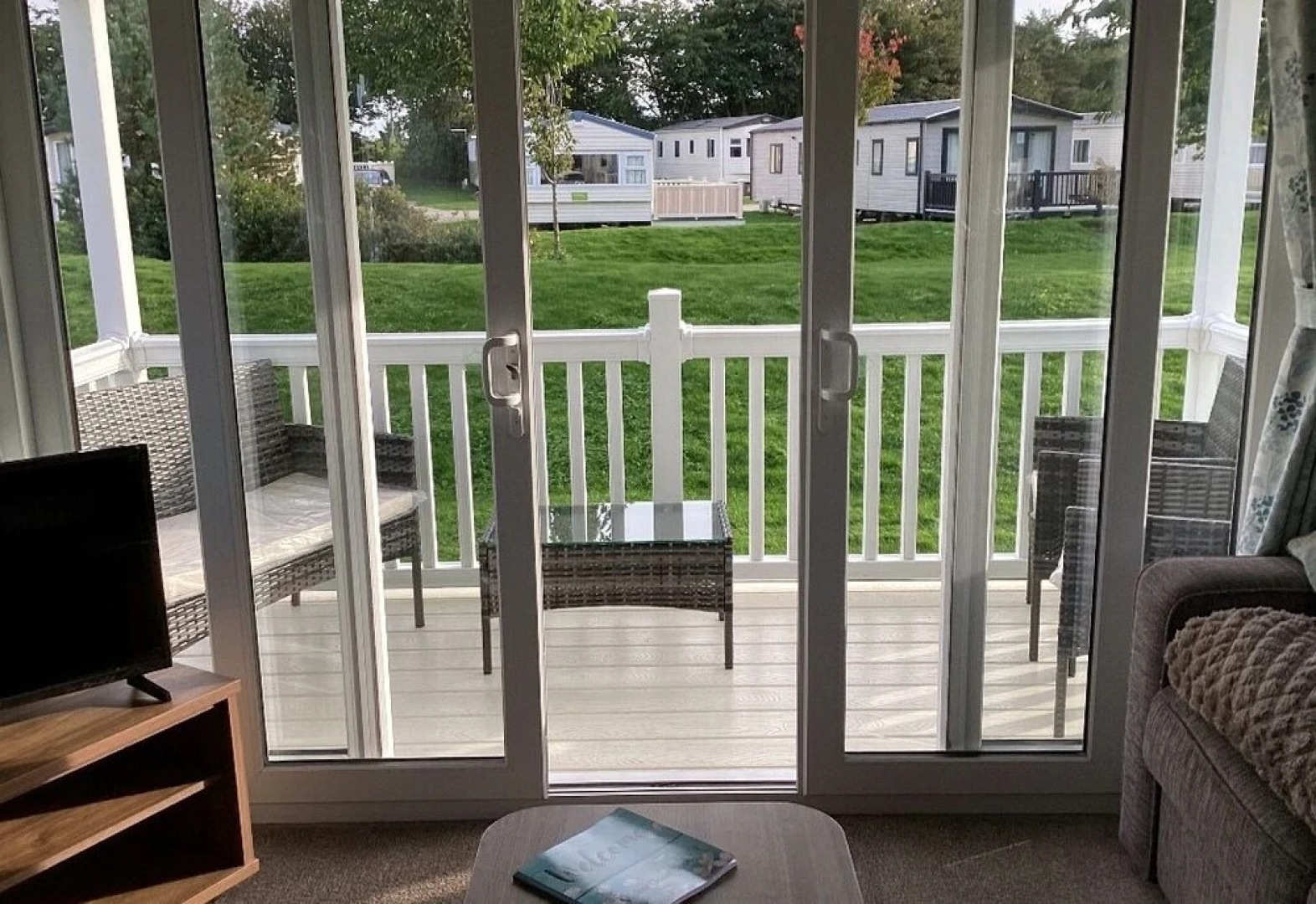 Immaculate 8-bed Cabin in Tattershall Lake