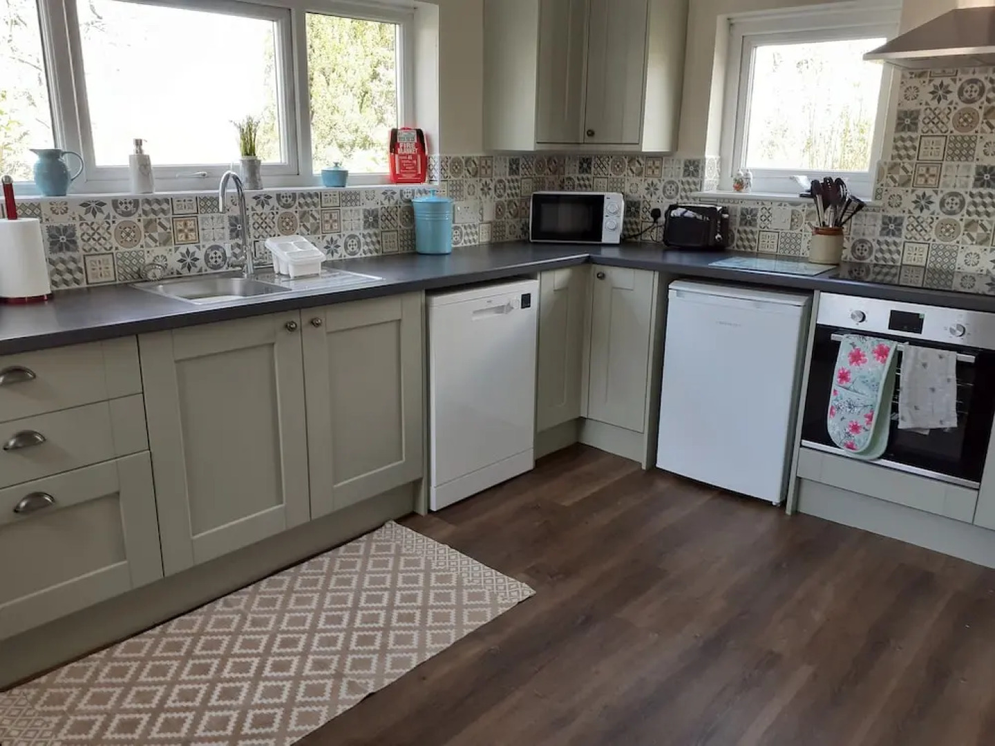 Inviting 3-bed Cottage Close to Pwllheli