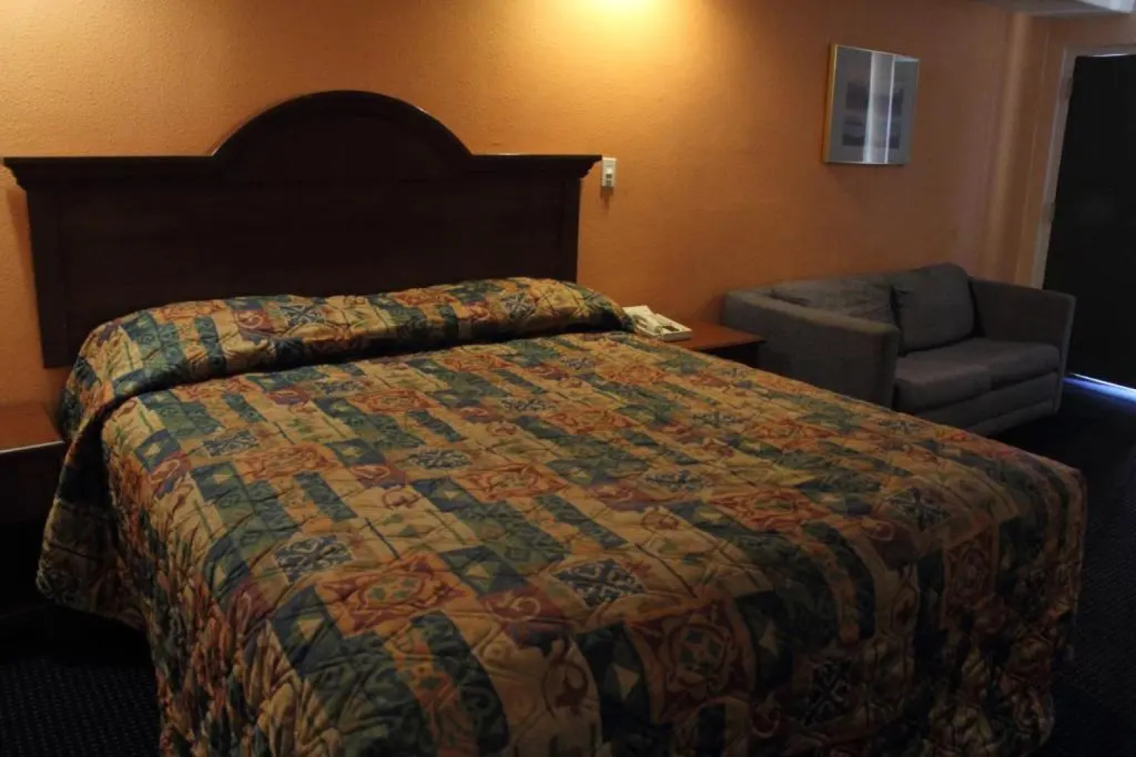 Inland Inn & Suites