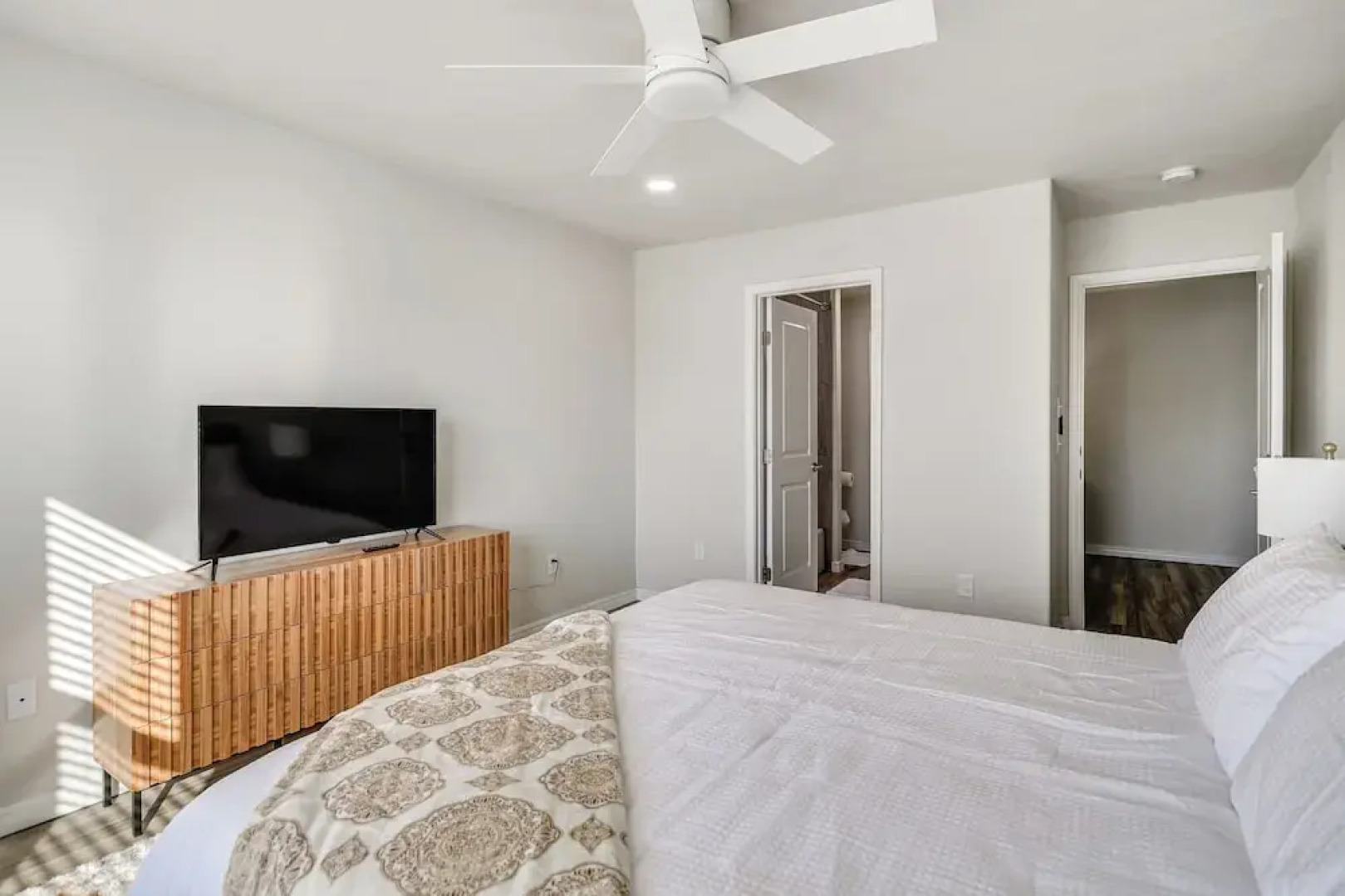 Pets Welcome: Newly Built Abode In Canyon!