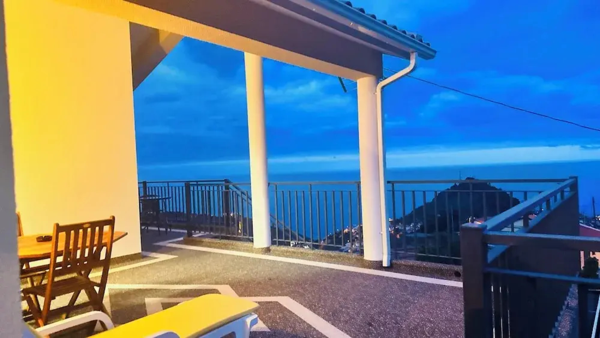 Panoramic sea and Mountain View 2 Bedroom House
