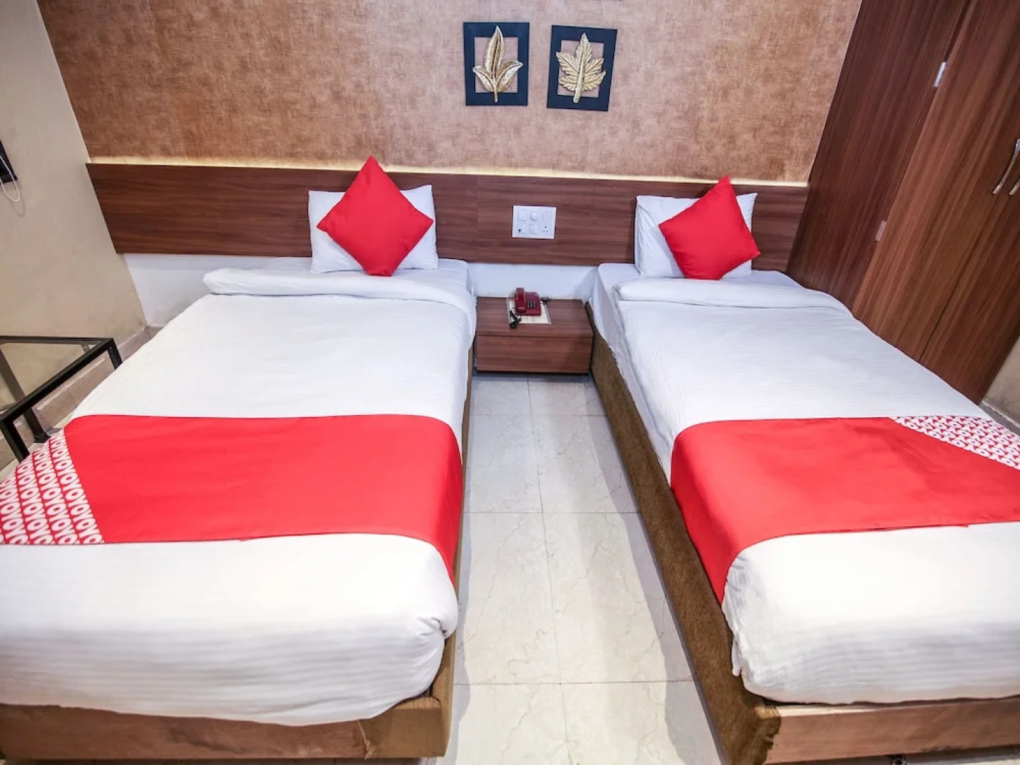 OYO 15123 Hotel Ryaan