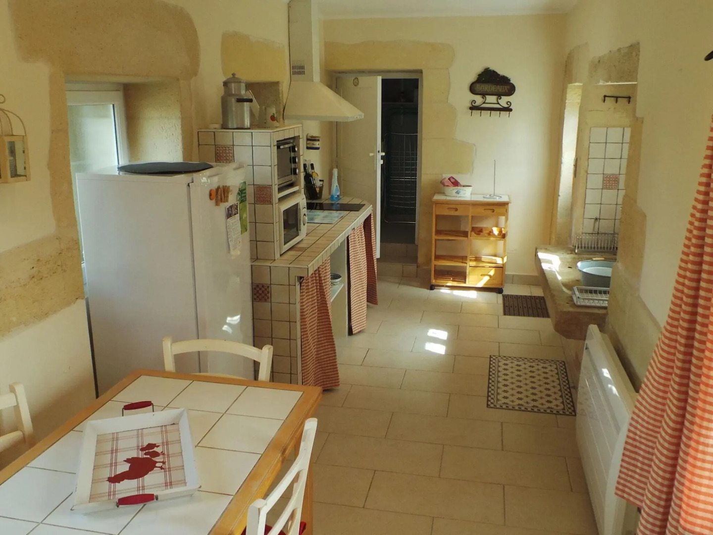 Renovated Dovecot With Pool, in the Vineyards Near Bordeaux