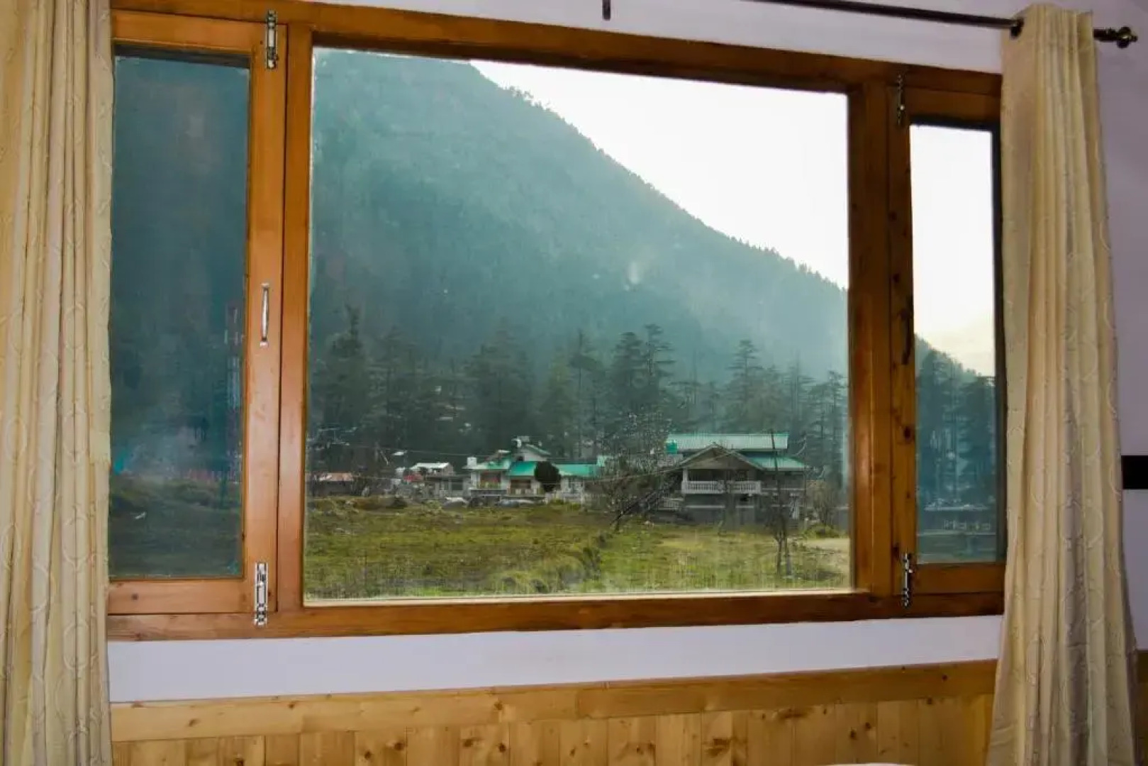 The Woodward Two By Oyo Room