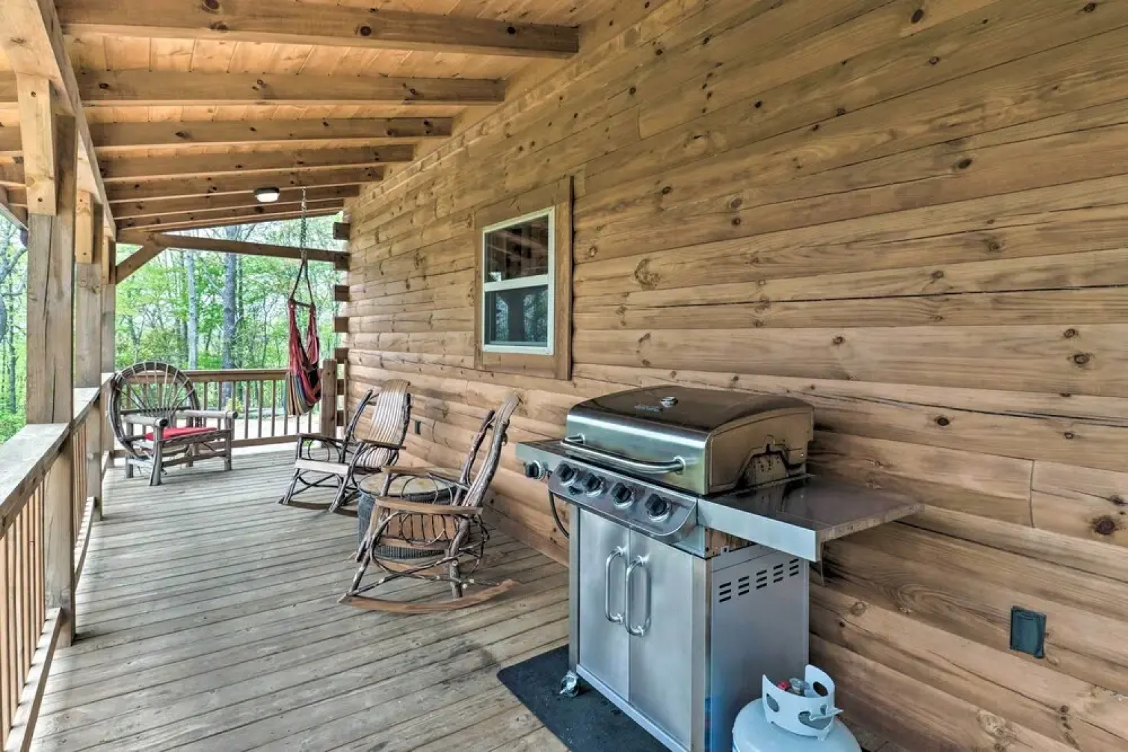 Elevated Cabin Bordering Smoky Mountain Nat'l Park