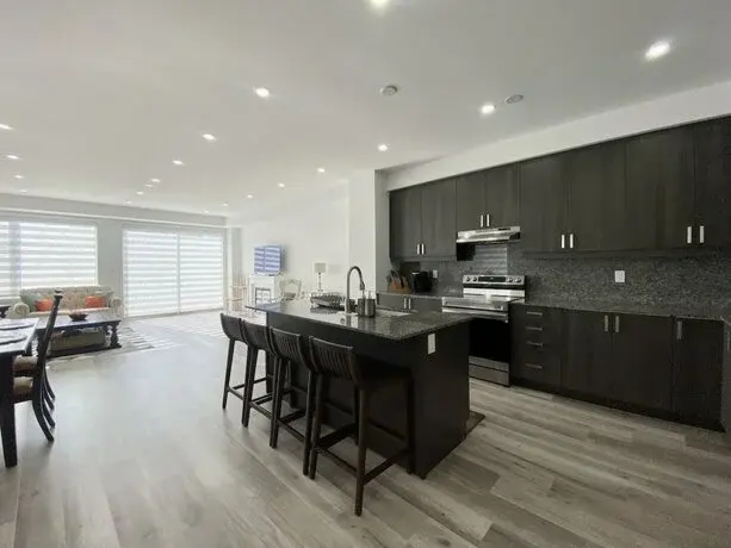 Luxurious Waterfront Residence