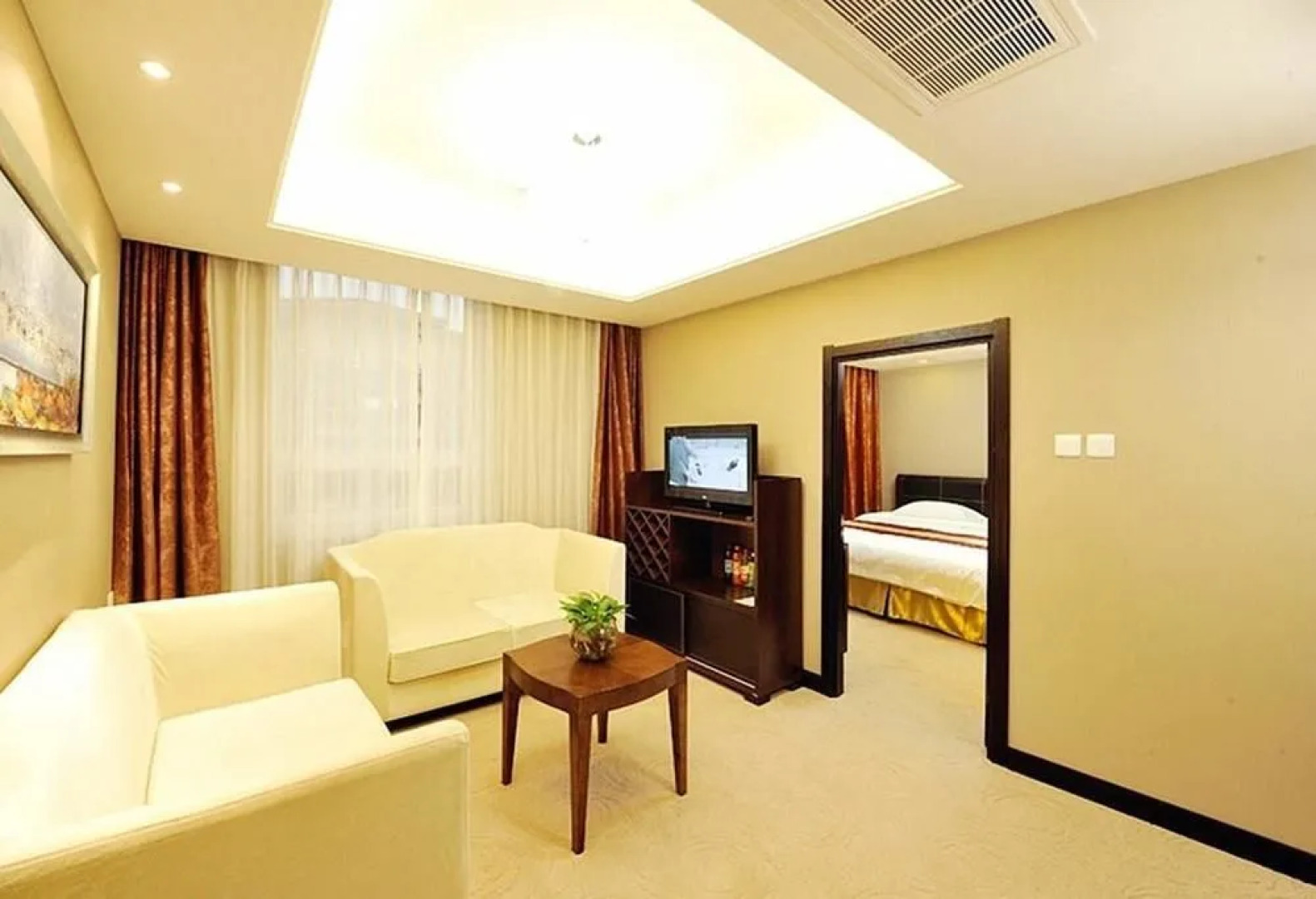 Wanjia Lakefront Hotel