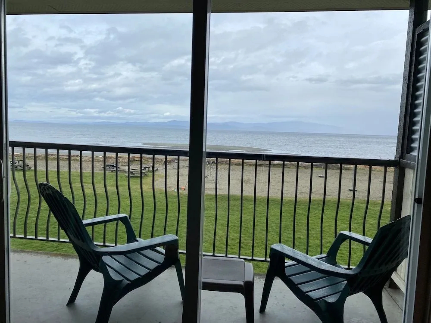 Sea Edge Beachside Hotel