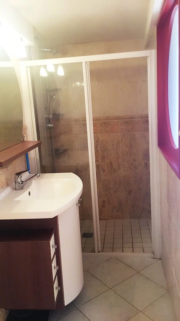 Studio Indépendant dans une Maison