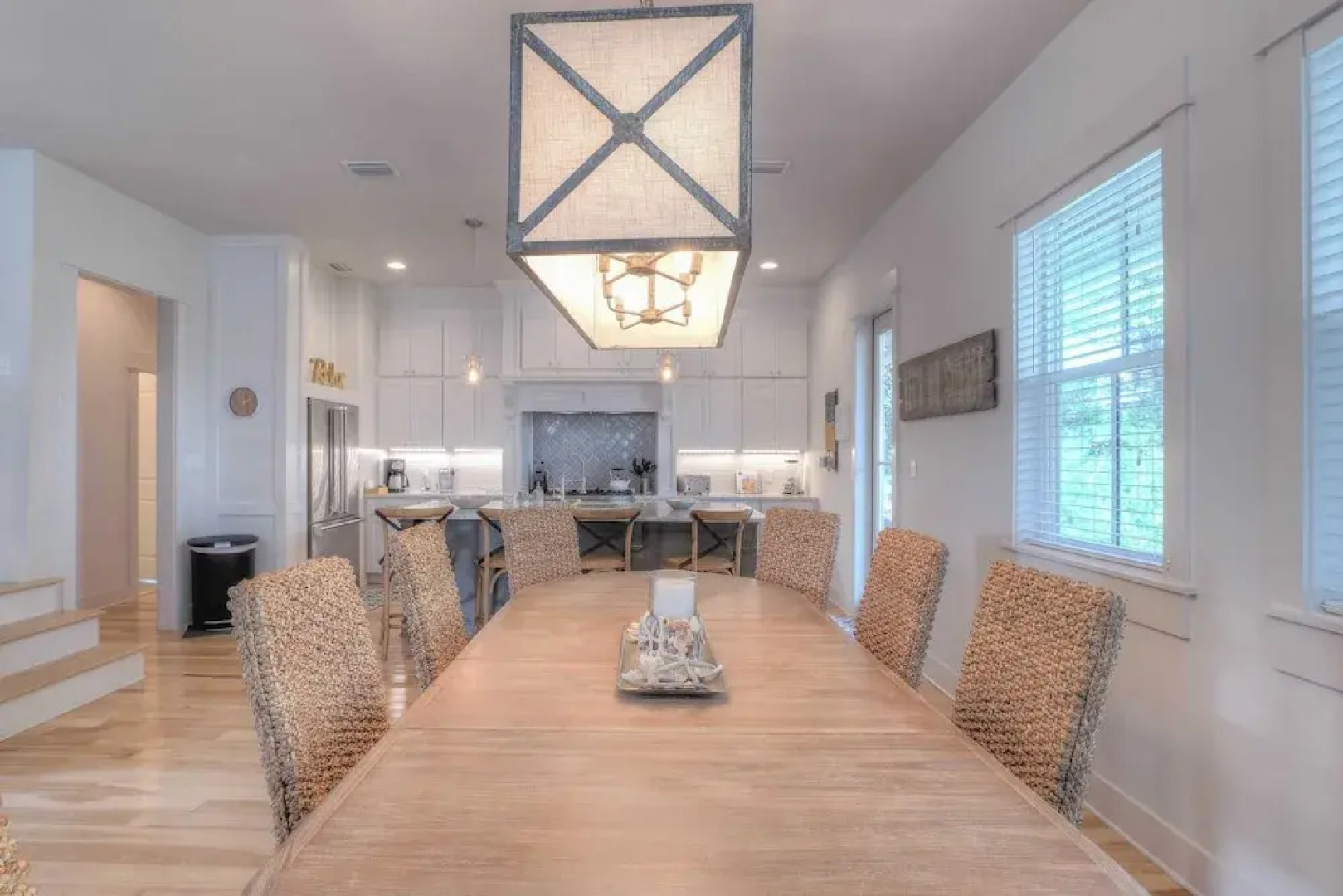 Dunn Inn 2 by Avantstay Walk to Beach, Pool Access, Sleeps 17!