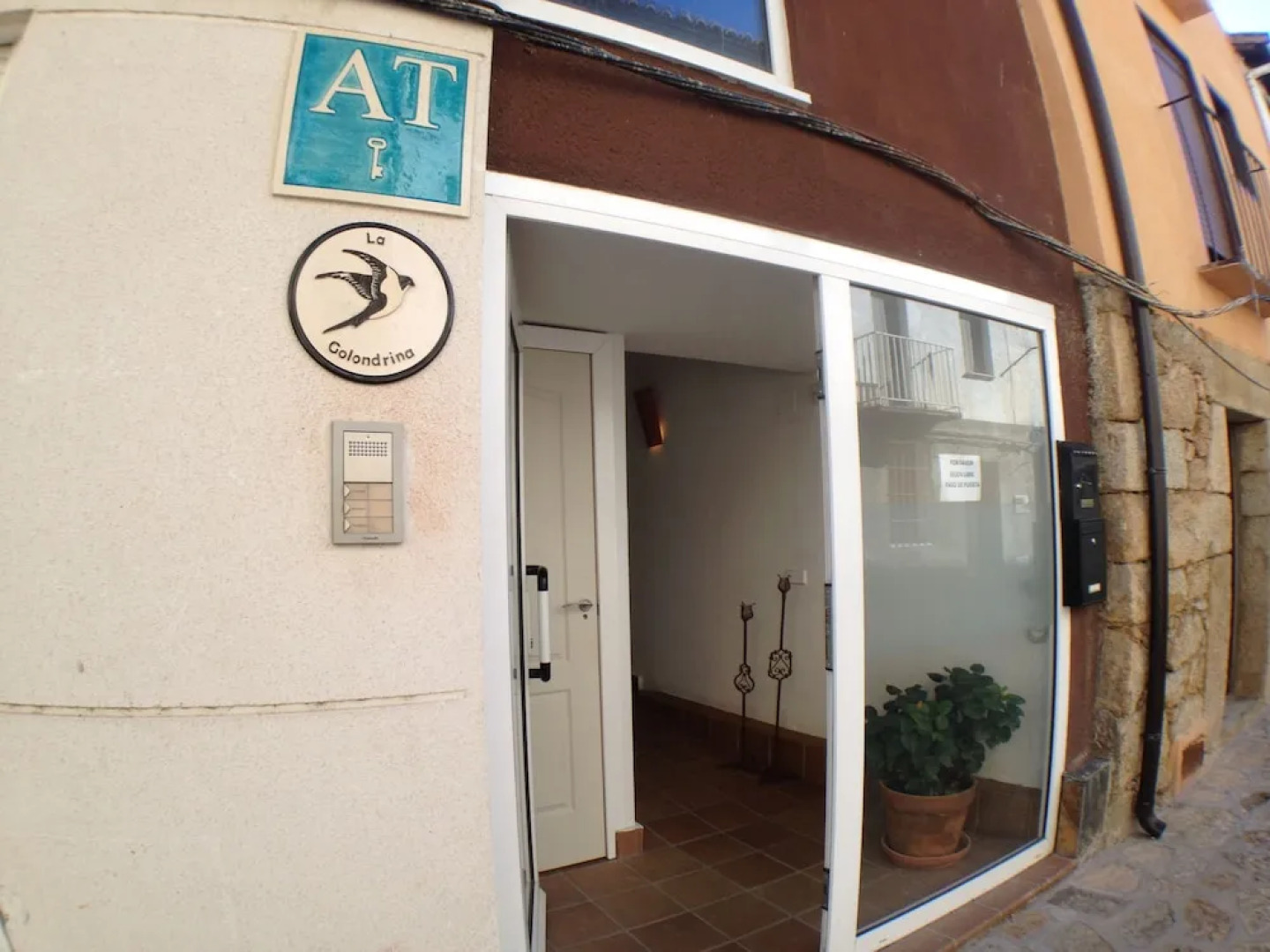 Apartamentos Turísticos La Golondrina