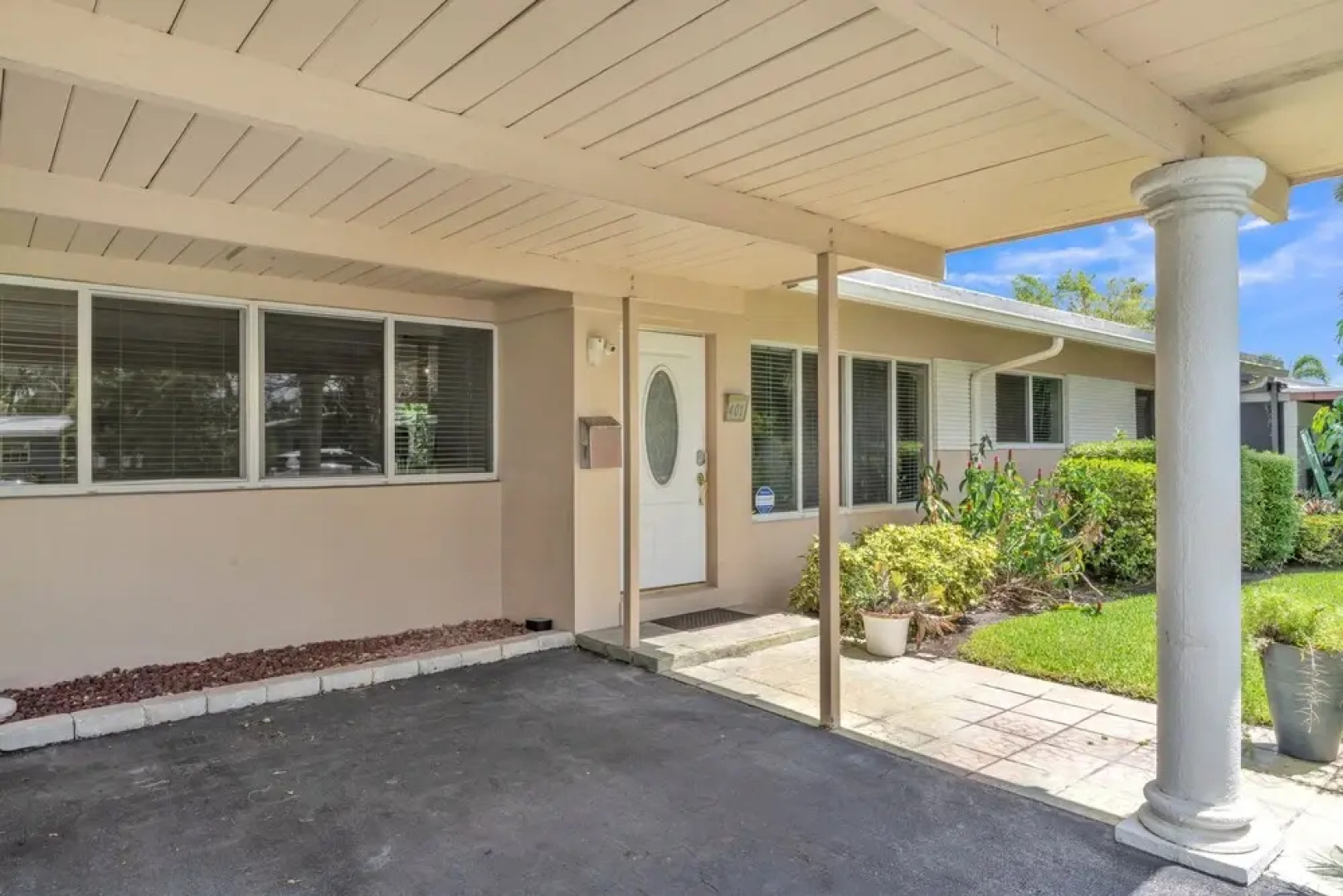 Shangri-la 3 Bedroom Home by RedAwning