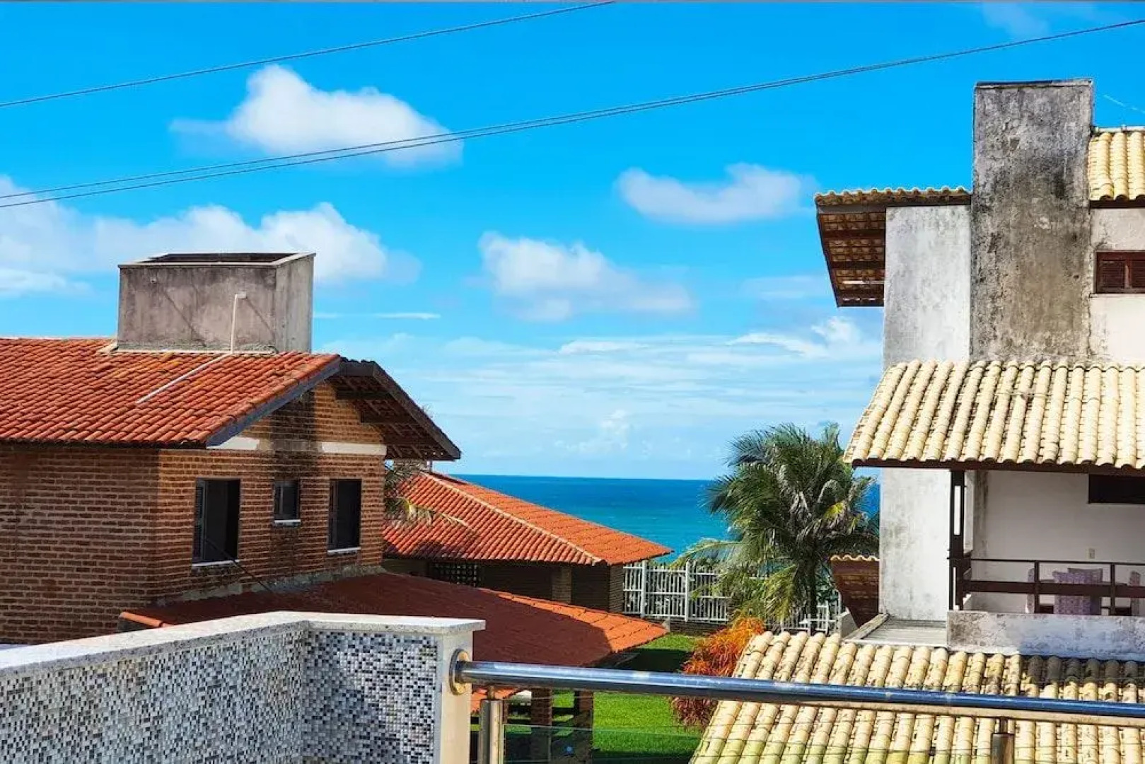 CASA TRíPLEX AO LADO DA PRAIA DO IGUAPE