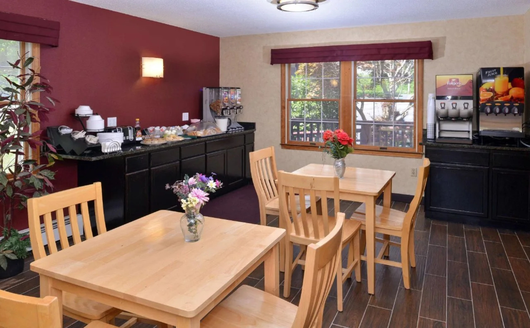 Red Roof Inn PLUS+ & Suites Guilford