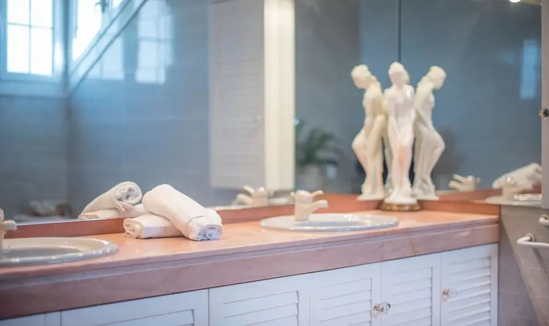 Gallery Villa 650M from the Beach (R81)