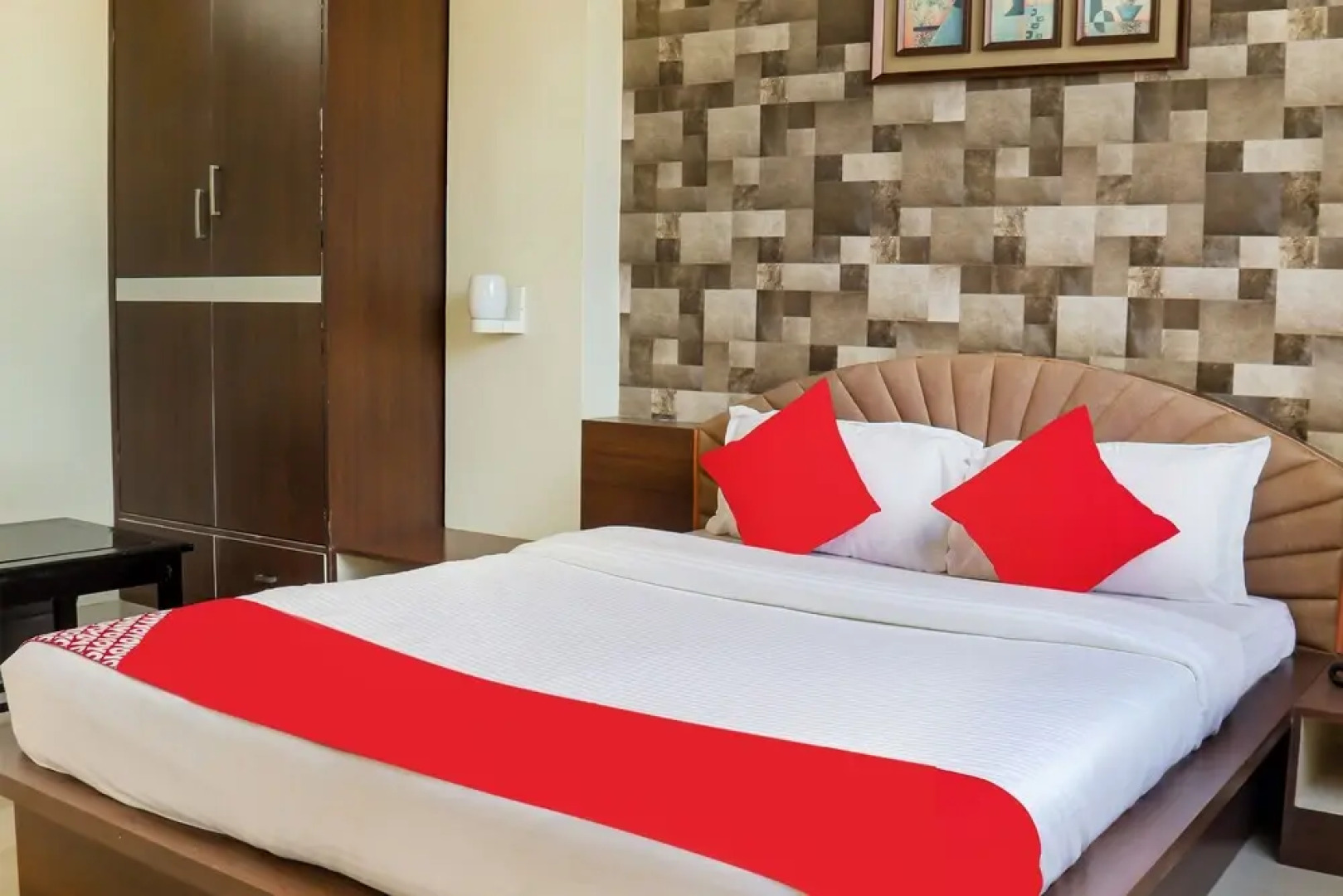 OYO 41953 Hotel Trinity East