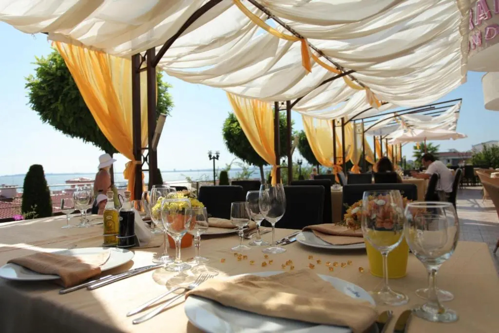 DIAMOND Apart Complex