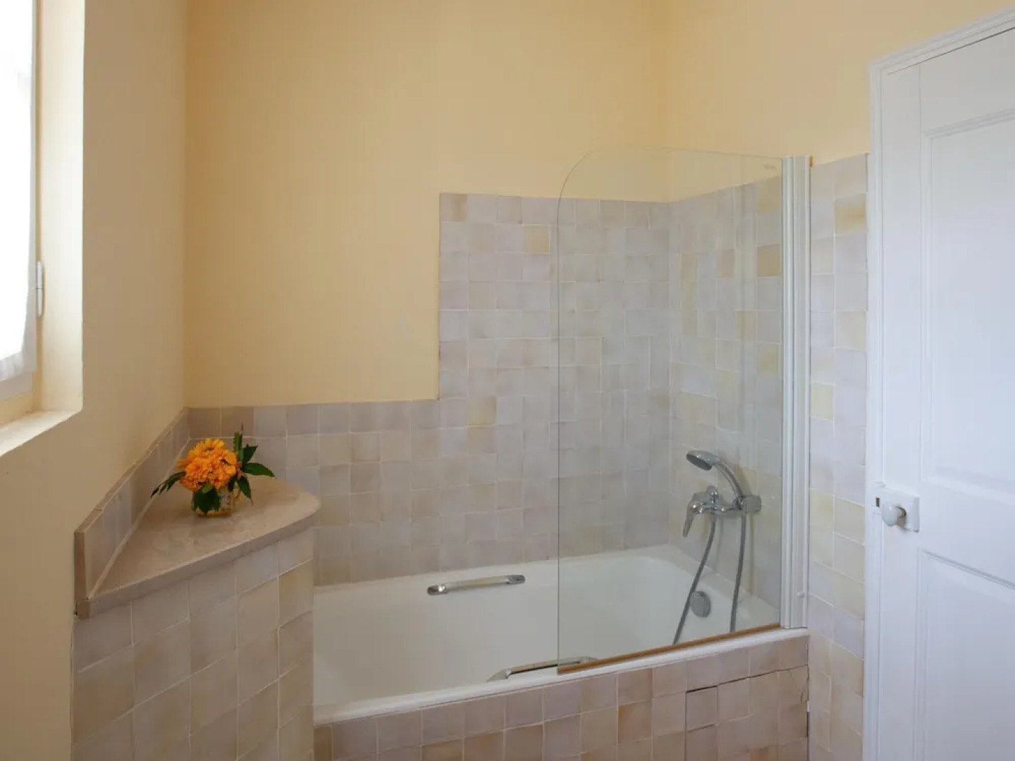 Secluded Holiday Home in Rustrel With Swimming Pool