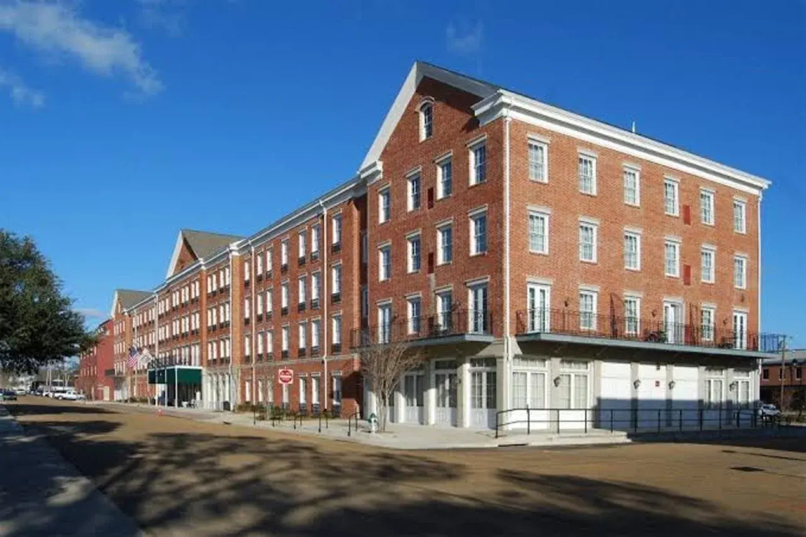 Natchez Grand Hotel & Suites On the River