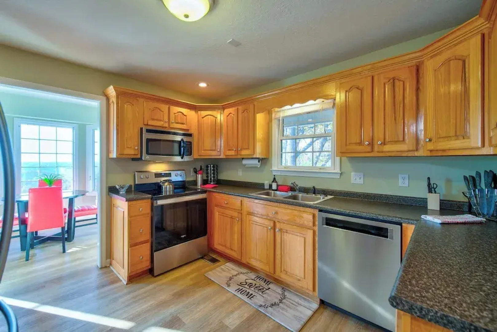 Sunset View 3 BDR Close to Downtown!