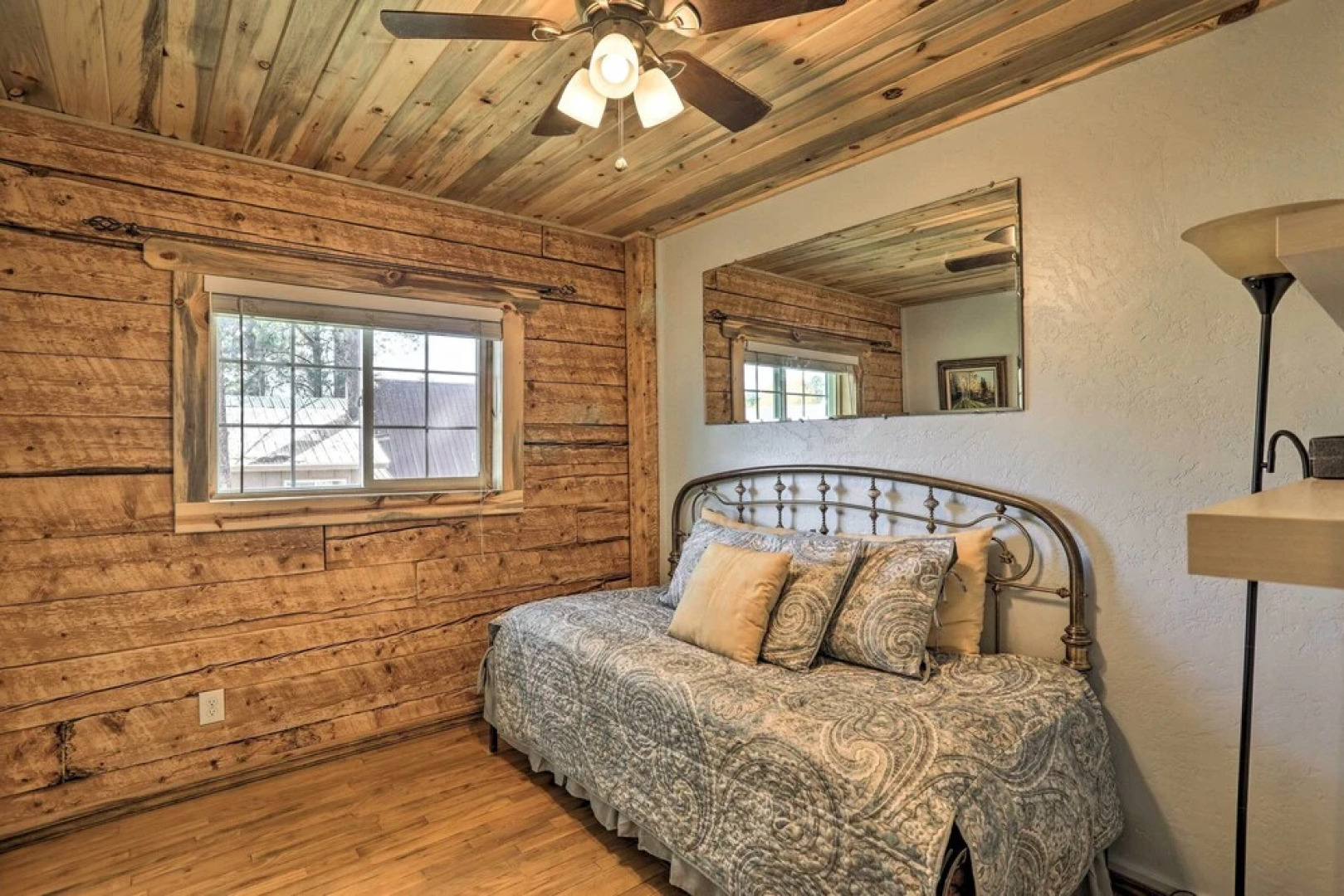 Tasteful Log Cabin Retreat on Lake Pagosa!