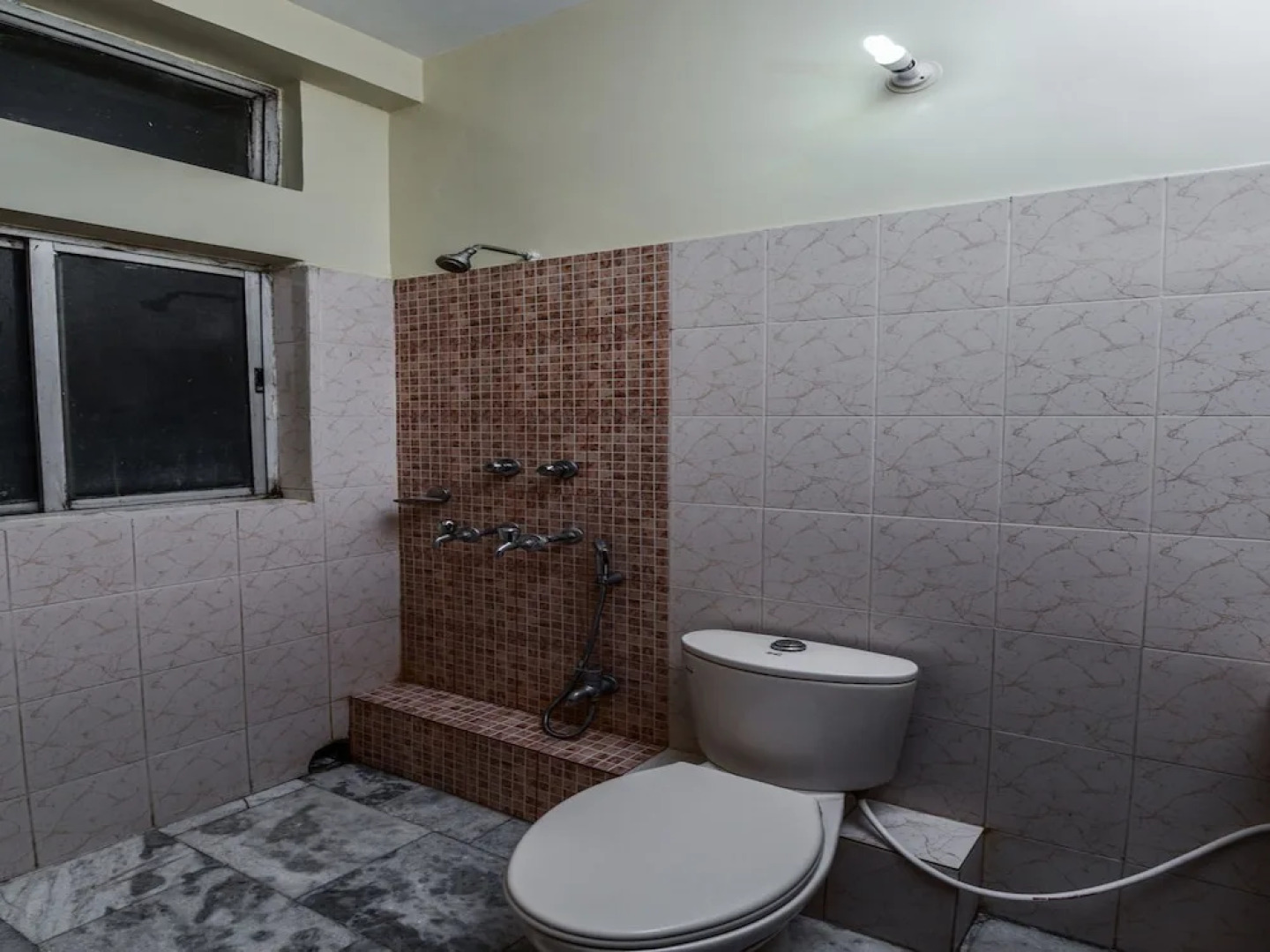 OYO 4221 near Railway Station