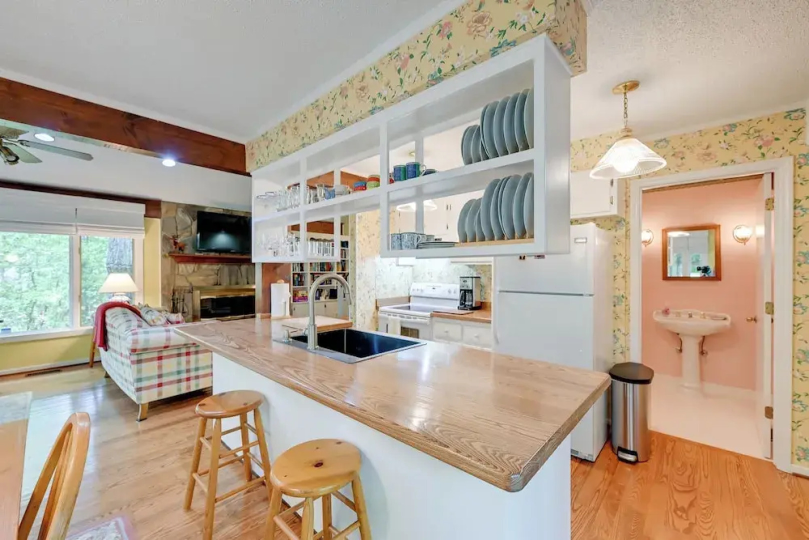 'smallwood' Cute Highlands Home w/ Screened Porch!