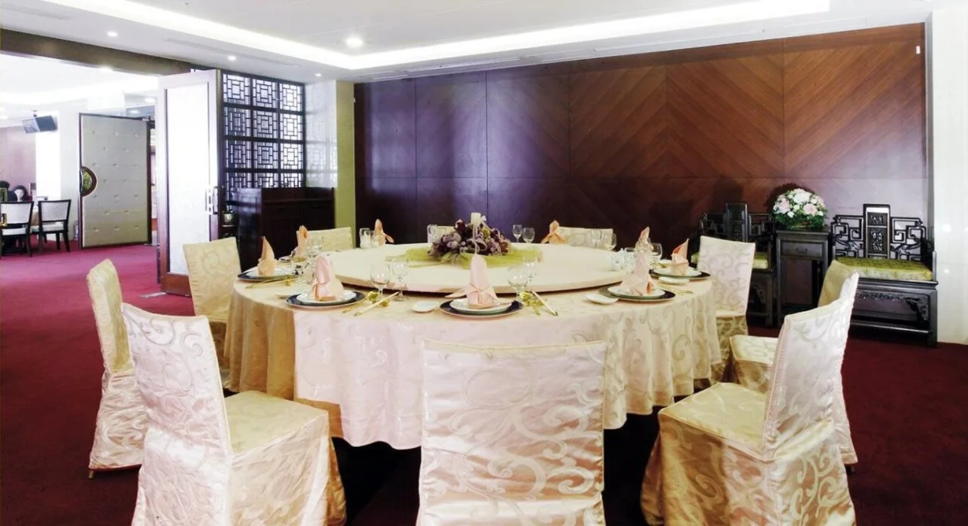 Jen Dow International Hotel