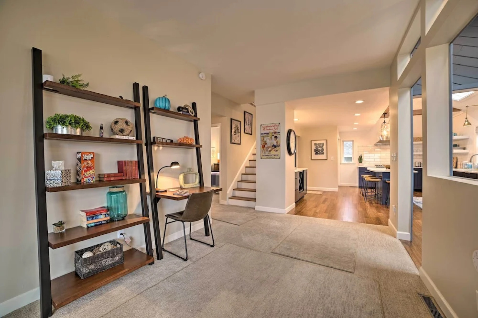 Chic Manistee Cottage: Steps to Lake Michigan!